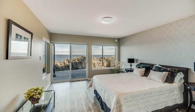1 bed oceanfront suite with spectacular panoramic views