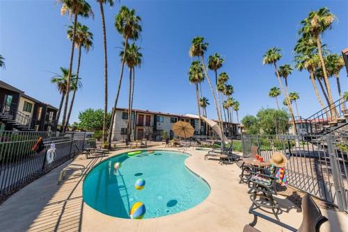 109 Fully Furnished 1BR Suite-Prime Location