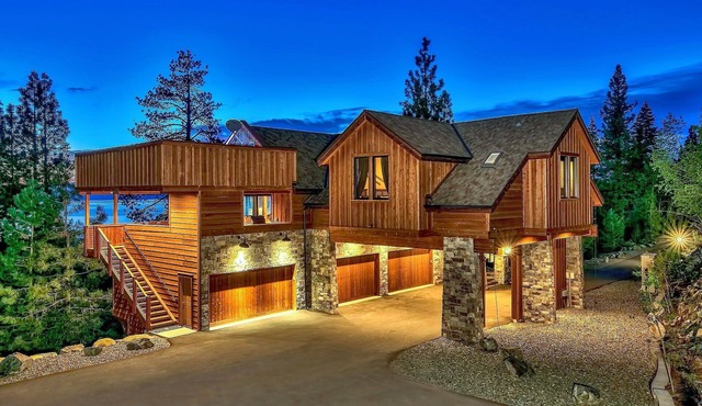 17 Bdrm/18 bath,17,000 Sq ft Epic Mansion from Tahoe South Vacation Rentals