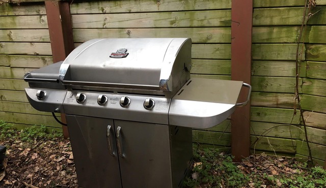 1920’s Original Kintail Beach Cottage - Beautiful Lake and Sunset Views