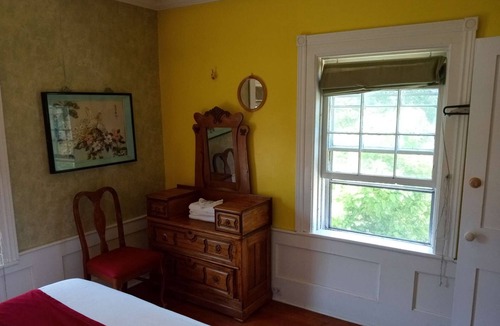 Port Albert House | 2 bedroom Suite at the historic Port Albert Inn in beautiful Port Albert, Ontario!