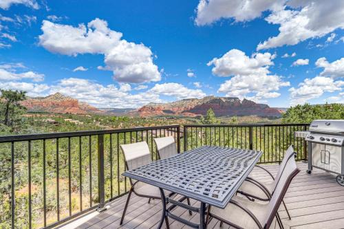 2 Mi to Uptown Sedona Home with Hot Tub and Fire Pit!