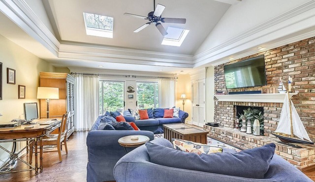 24 Baynard Cove - Single Level, 4BR Home with FREE Spa Heat April - October!