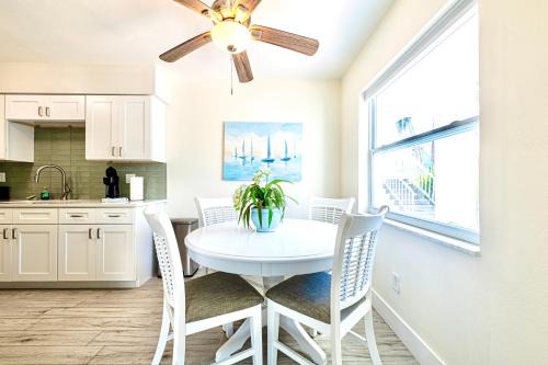 2bd 1ba Sunset 1 3Min to BeachPool