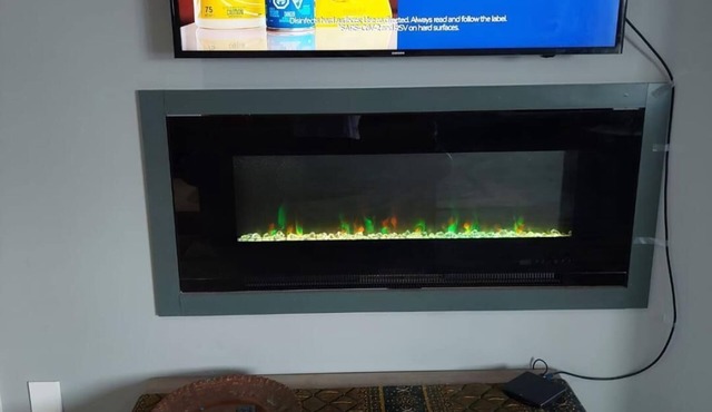 3 minutes to the lake for. lower suite with separate entrance.