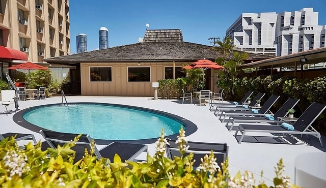 3 Sleek Units in the Heart of Hawaii! Onsite Pool, Pet-Friendly Property