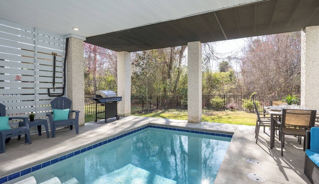 (4) Heated Pool, Outdoor Grill, Ping Pong, Screened Patio