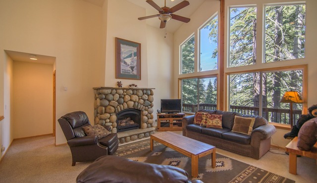 4br Tahoe Donner Family Home With Hot Tub
