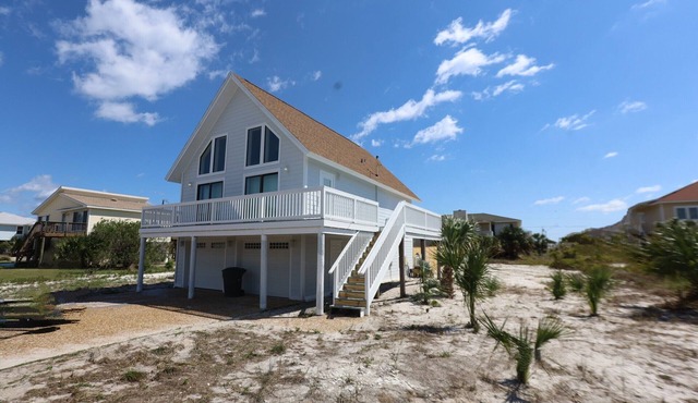 5 bed/3 Bath sleeps 19 Guests! Private Pool and steps to the Gulf!