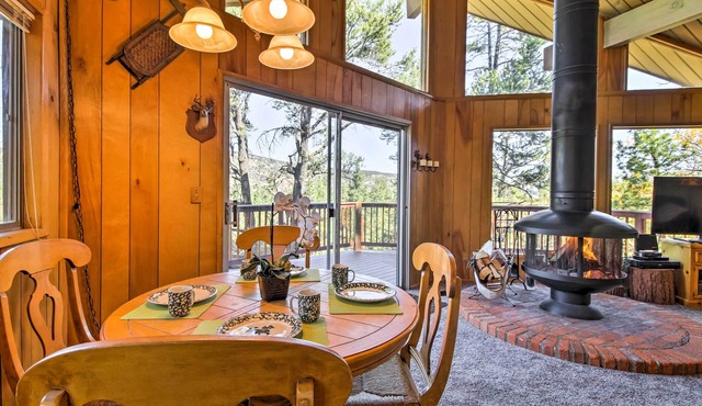 5 Mi to Big Bear Mtn Resort: Cozy Cabin w/Deck