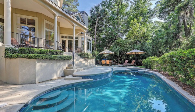 6 bedrooms & 7 bathrooms- Steps to the ocean & all Palmetto Dunes amenities