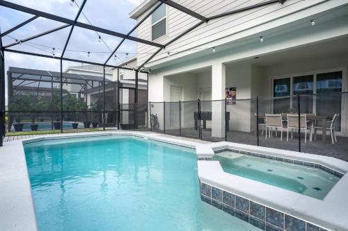 6BR Family Pool Home at Windsor Cay