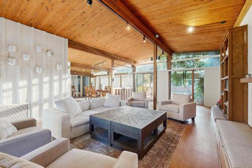 6BR Home with a Private Pool, W and D, and Large Yard