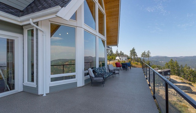 'Above It All' a spacious sundrenched house with expansive deck and Epic views.