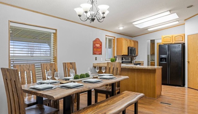 Acres of Private & Spacious Country Escape!