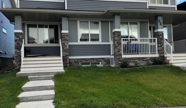 Adorable 2 bedroom basement with private parking