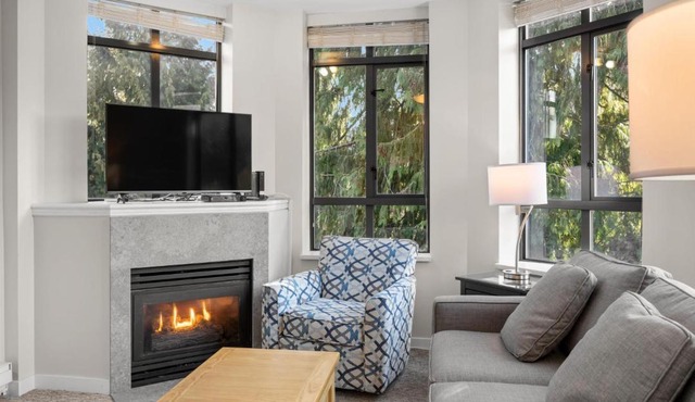 Alpenglow Lodge Two Bedroom Apartment with Private Hot Tub by MVA