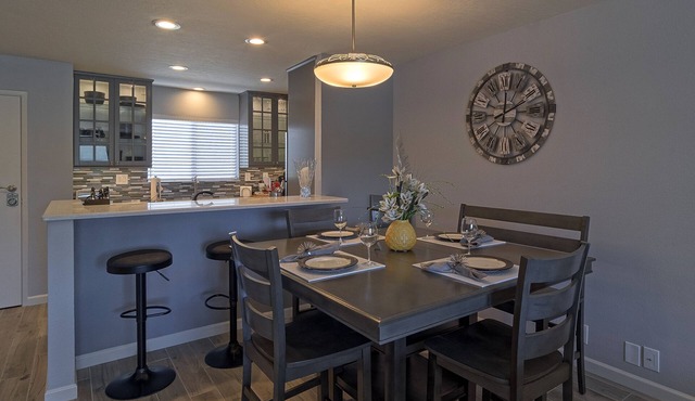 Amazing 2Bd/2Ba Scottsdale Condo directly across street from Fashion Square