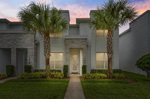 Amazing 4 Bedrooms Next to DisneyPrivate Pool