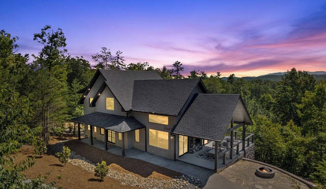 Amazing Views, Indoor Pool, Basketball Hoop, Hot Tub, Pool & Poker Table