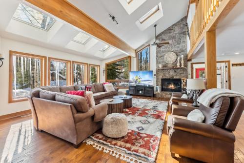 Apres Ski Haven Pet Friendly with Private Hot tub