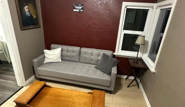 Artistic Apartment Near Downtown