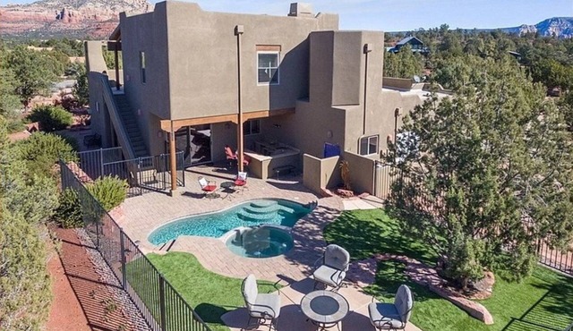 Awe-inspiring setting, private heated pool/spa, just close enough to the action