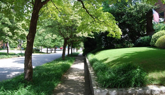 B1bl Cute Condo Walkable to Midtown 1 Block From Marta