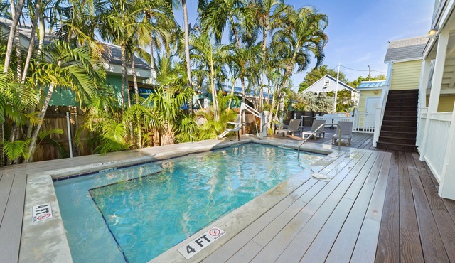 Bahama Village studio @ the Galleria!