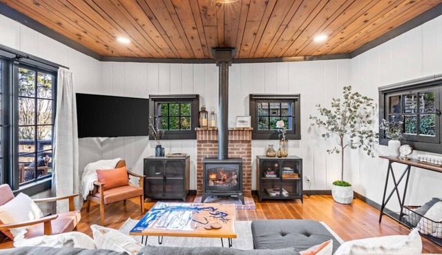 BayView Cottage - Romantic Getaway w/Beach Access