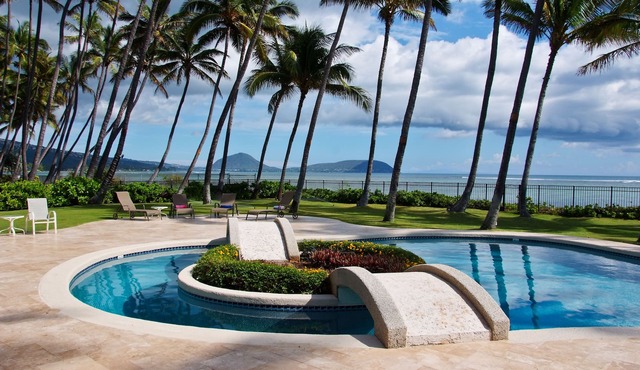 Beachfront, Kahala Mini Resort, w/2 pools, private tennis court, gated, A/C,
