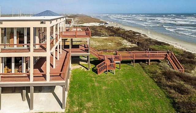 Beachfront Retreat with Panoramic Ocean Views