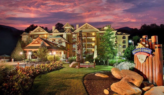 Bearskin Lodge on the River