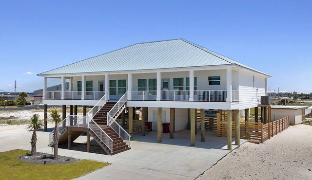 Beautiful Beach Home Steps from the crystal blue waters of Navarre Beach!