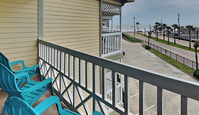 Beautiful Gulf View | Cozy Condo, Community Hot Tub + Pool!