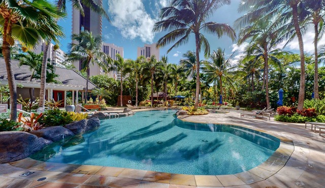 Beautiful Hi-Rise Luxury Condominium in Waikiki