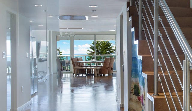 Beautiful Townhouse with Beachfront Access to Boardwalk to Miami South Beach.