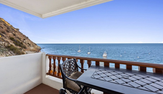 Beautiful Villa, OCEAN VIEWS, NO STEPS, Golf Cart