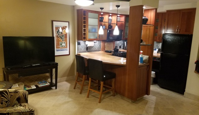 Bingo! KKN's TROPHY Unit! Deluxe Renovation, Central Split A/C & Ground Floor.