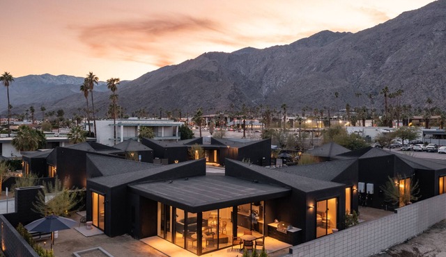 Blackhaus Suites by AvantStay – Modern Comfort in Downtown Palm Springs
