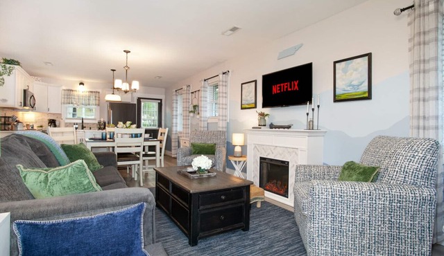 Blue Valley Inn - Hot Tub & Spacious Play Area!