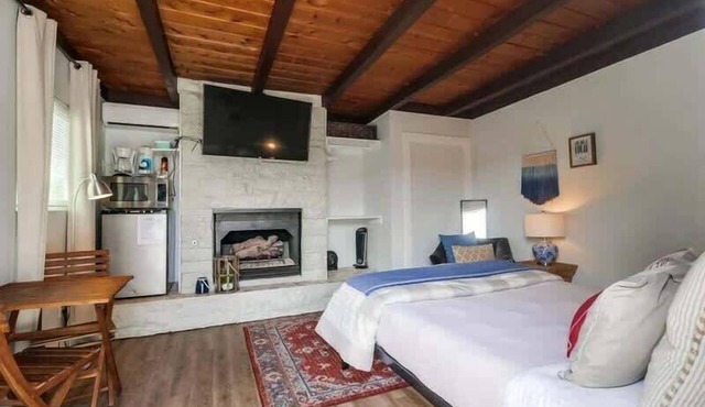 Boho Bungalow Studio Walk to Beach