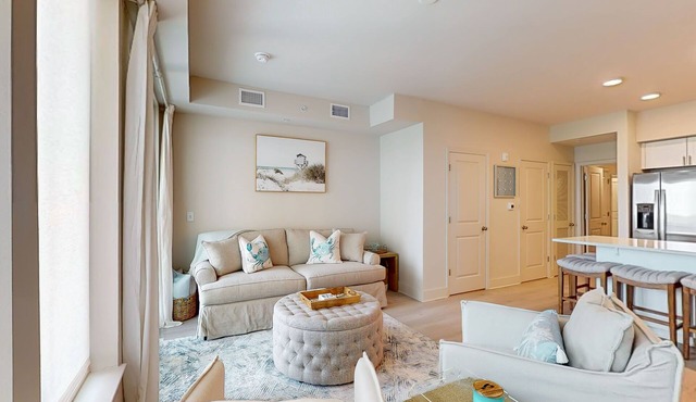 Brand-new beach condo with pool, hot tub, AC & washer/dryer