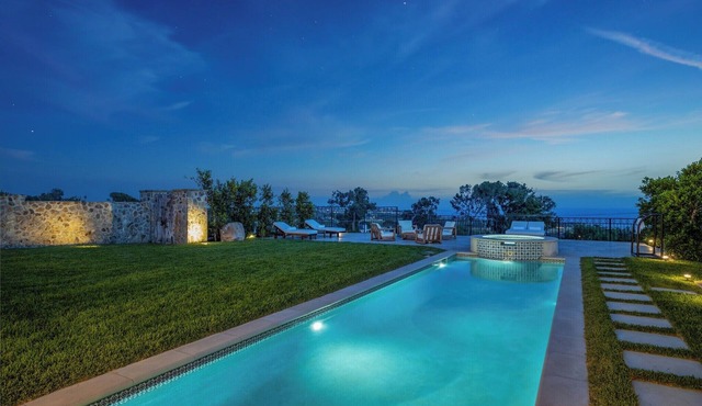 BRAND NEW GATED MALIBU VILLA W/POOL & SPA, VIEWS, MOVIE THEATER, GYM