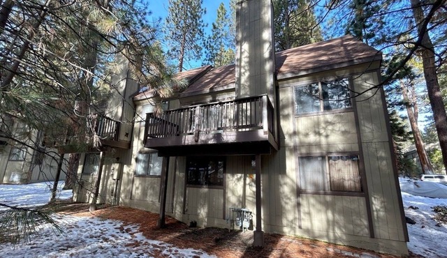 Brookstone Pines 3 Bedroom Home by RedAwning