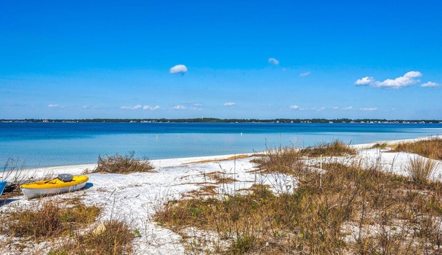 Camp David 4 Bedroom Cottage by RedAwning