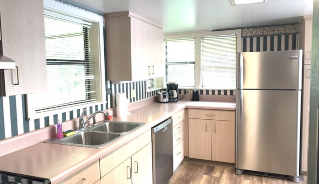 Carr's Northside Motel and Cottages