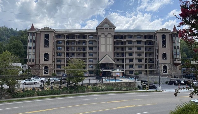 Cascading Creek/Gatehouse Condos/2 Bedr./6th Floor