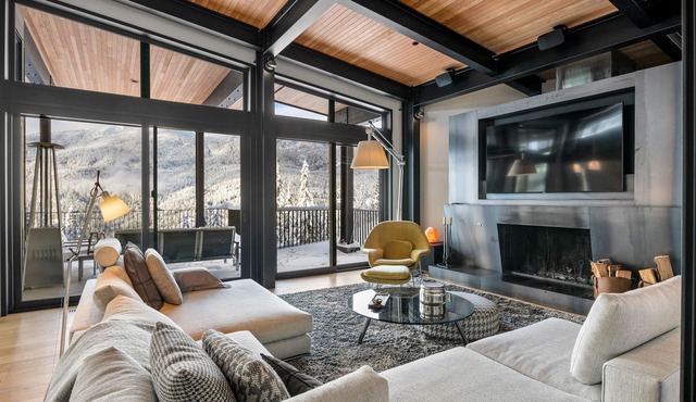 Chalet La Forja - Luxe Ski in Ski out in Kadenwood. Private Butler Included