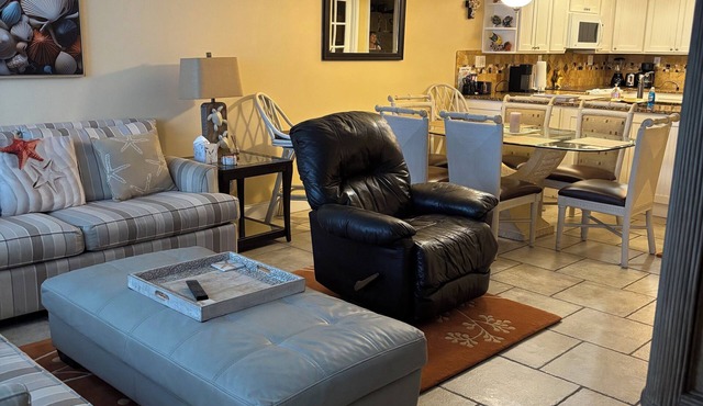 Charming 2-bedroom 2 bath townhome with private garage the water!